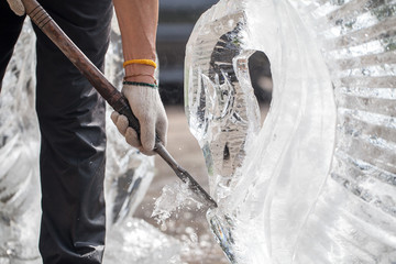 man is carving the ice sculpture for wedding - 153510495