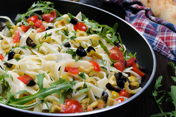Pasta with olives and tomatoes