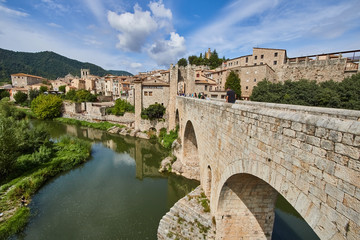 Fototapeta na wymiar Besalu medieval village in Girona, Spain