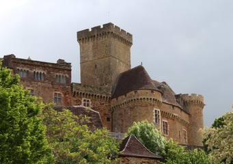 Fototapeta na wymiar château de castelnau-bretenoux dans le Lot