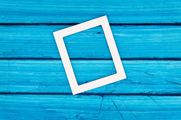 Eine angemalte Holzwand von oben