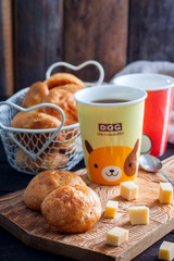 Brazilian cheese buns. Mesa de cafe da manha com pao de queijo