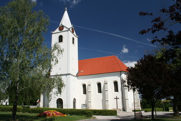 Fototapeta na wymiar Kirche in Steinbrunn