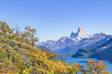 Fototapeta na wymiar Fitz Roy and Poincenot Mountain Lake View - Patagonia - Argentina