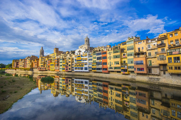 Fototapeta na wymiar Girona casas del Onyar