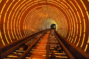 Naklejka premium Chiny - Szanghaj - tunel turystyczny Bund