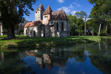 Fototapeta na wymiar Kapelle im Pottendorfer Schlosspark