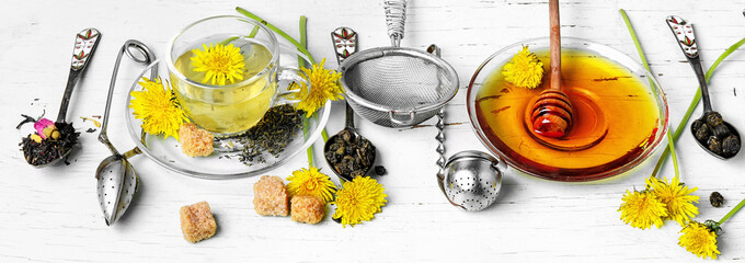 Tea with honey dandelion