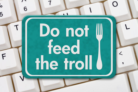 Do not feed the troll sign on a keyboard