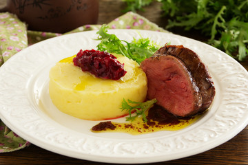 Roast veal with mashed potatoes and plum chutney.