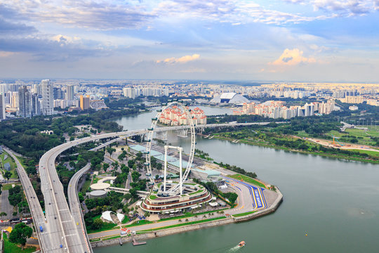 high point of view of a modern city in south asia : Singapore