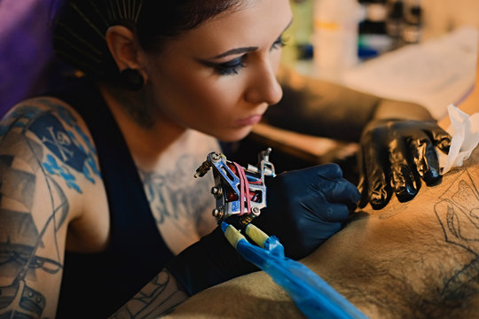 Tattoo Artist Female Images – Browse 19,817 Stock Photos, Vectors, and  Video | Adobe Stock