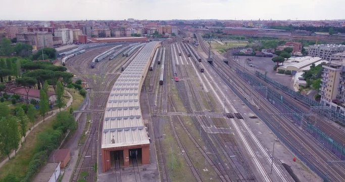 Vista aerea di Stazione Prenestina a roma vicino il Pigneto ripresa dal parco delle energie