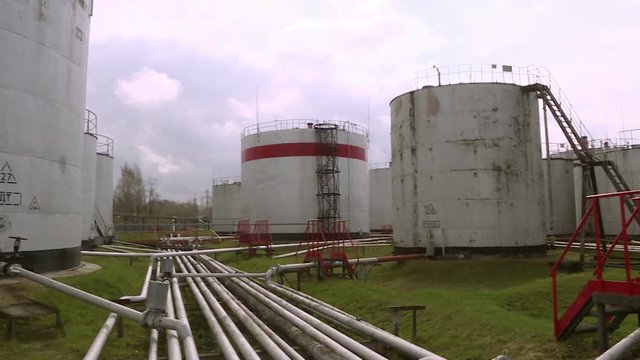 Tanks for oil storage.Storage of flammable substances at the plant. Oil and gas Corporation.