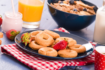 Breakfast with wholegrain cereals. 