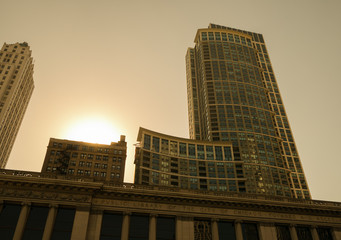 Naklejka premium Sunset Building