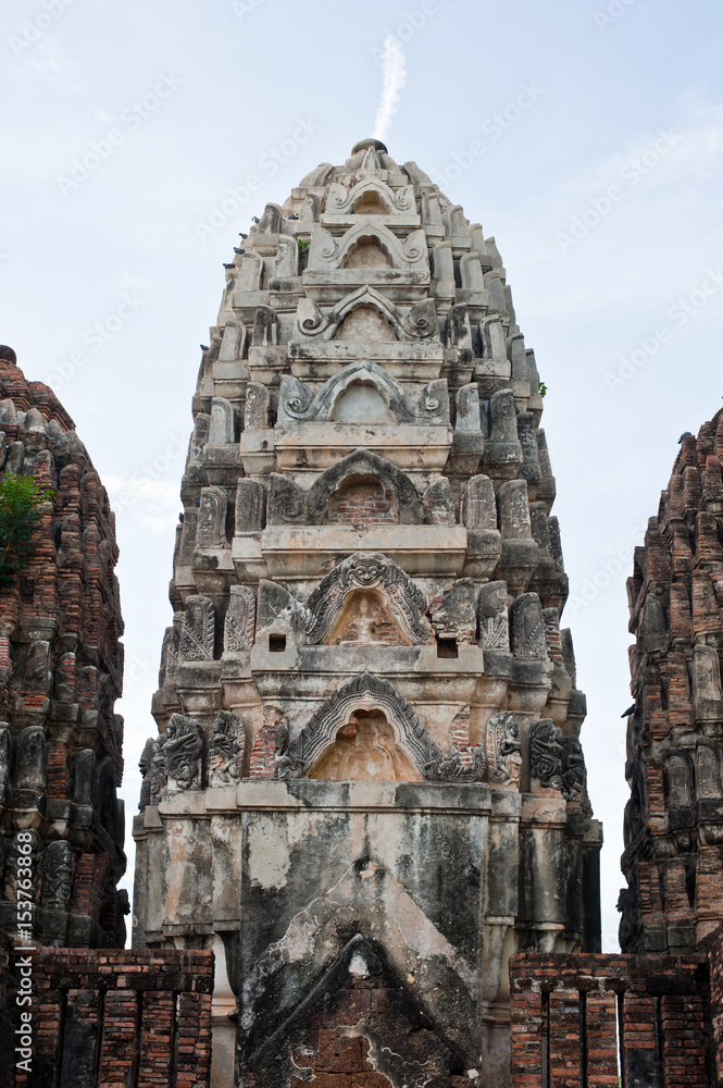 Wall mural Pagoda at Wat Si Sawai, Sukhothai Historical Park, Sukhothai Thailand