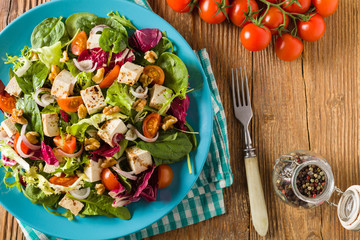 Delicious salad with tofu, tomatoes and walnuts.
