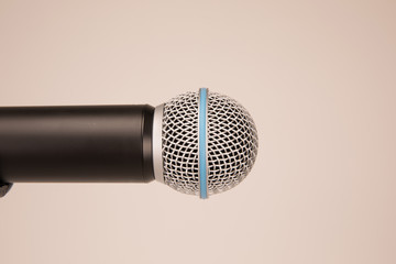 open dynamic microphone