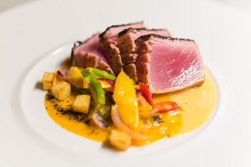 Tuna steak with vegetables