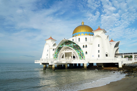 Malacca Straits Mosque ( Masjid Selat Melaka) It is a mosque located on the man-made Malacca Island near Malacca Town. Malaysia