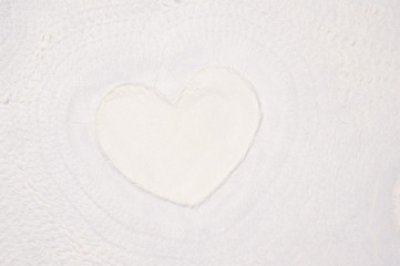 weißes Papier mit Herz