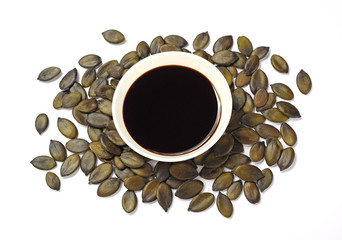 Kürbiskernöl und Kürbiskerne