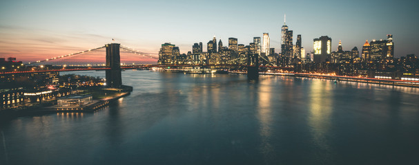 Obraz na płótnie Canvas Evening Gloom around Brooklyn Bridge and Manhattan - New York