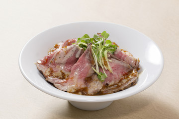 ローストビーフ丼