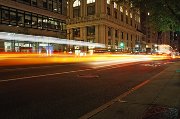 Fototapeta na wymiar Cars circulating at night in New York