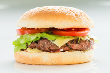 Classic burger, cheeseburger