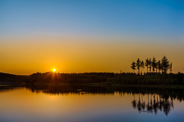 Sonnenuntergang am See im Harz