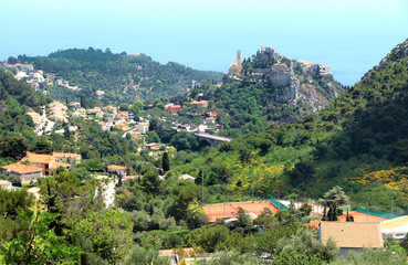 Fototapeta na wymiar Vallée et collines à Èze sur la Côte d'Azur