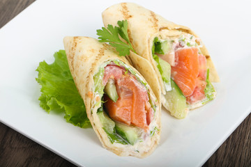 Salmon bread roll