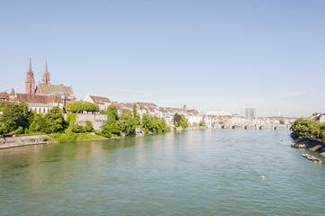 Obraz premium Basel, Basel-Stadt, Stadt, Altstadt, Rhein, Rheinufer, Münster, Kirche, Rheinbrücke, Fähre, Grossbasel, Kleinbasel, Frühling, Sommer, Schweiz