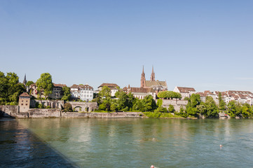 Fototapeta premium Basel, Stadt, Basel-Stadt, Altstadt, Münster, Kirche, Pfalz, Rhein, Rheinufer, Altstadthäuser, Grossbasel, Stadtrundgang, Frühling, Sommer, Schweiz
