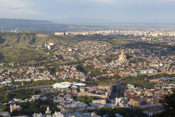 Fototapeta na wymiar Вид с высоты птичьего полета на Тбилиси. Грузия.