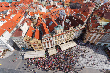Praga widok z wieży zegarowej Orloj na rynku - obrazy, fototapety, plakaty