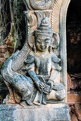 Fototapeta na wymiar Myanmar - Ruinen von Indein