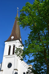 Neoromanische Dorfkirche in Lohe