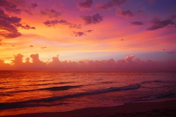 Naklejka na ściany i meble Sonnenuntergang in der Karibik