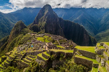Crédence de cuisine en verre imprimé Machu Picchu Ruines de Machu Picchu d& 39 en haut, montagne de Wayna Picchu à l& 39 arrière-plan, Pérou