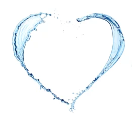 Fototapeten Herz aus Wasser auf weißem.. © luckybusiness