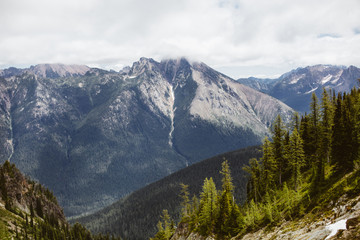 Obraz premium Mountain in North Cascades with waterfall and forests