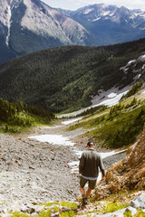 Naklejka premium Hiker hiking in mountain and forest trail 