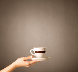 Hand holding a cup off coffee
