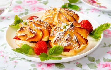Cream puffs with berries