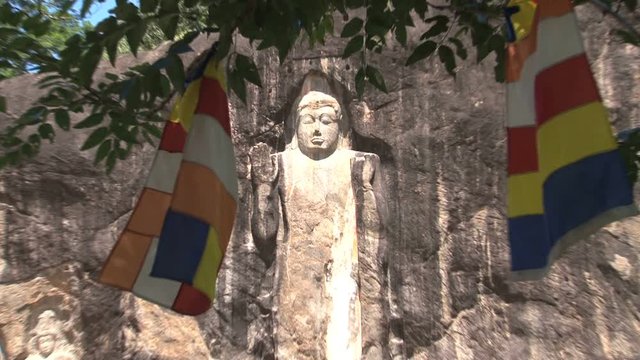 Buduruwagala rock statue