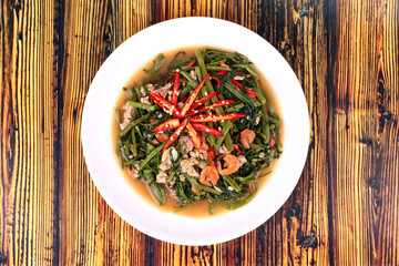 Fried spicy Chinese morning glory with minced pork and dried shrimps .
