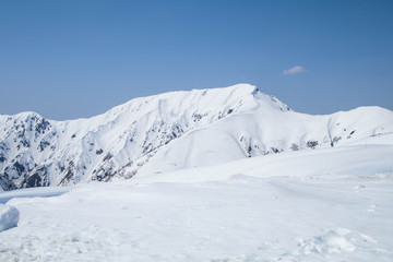 Fototapeta premium Tateyama Kurobe Alpine Route the snow mountains wall